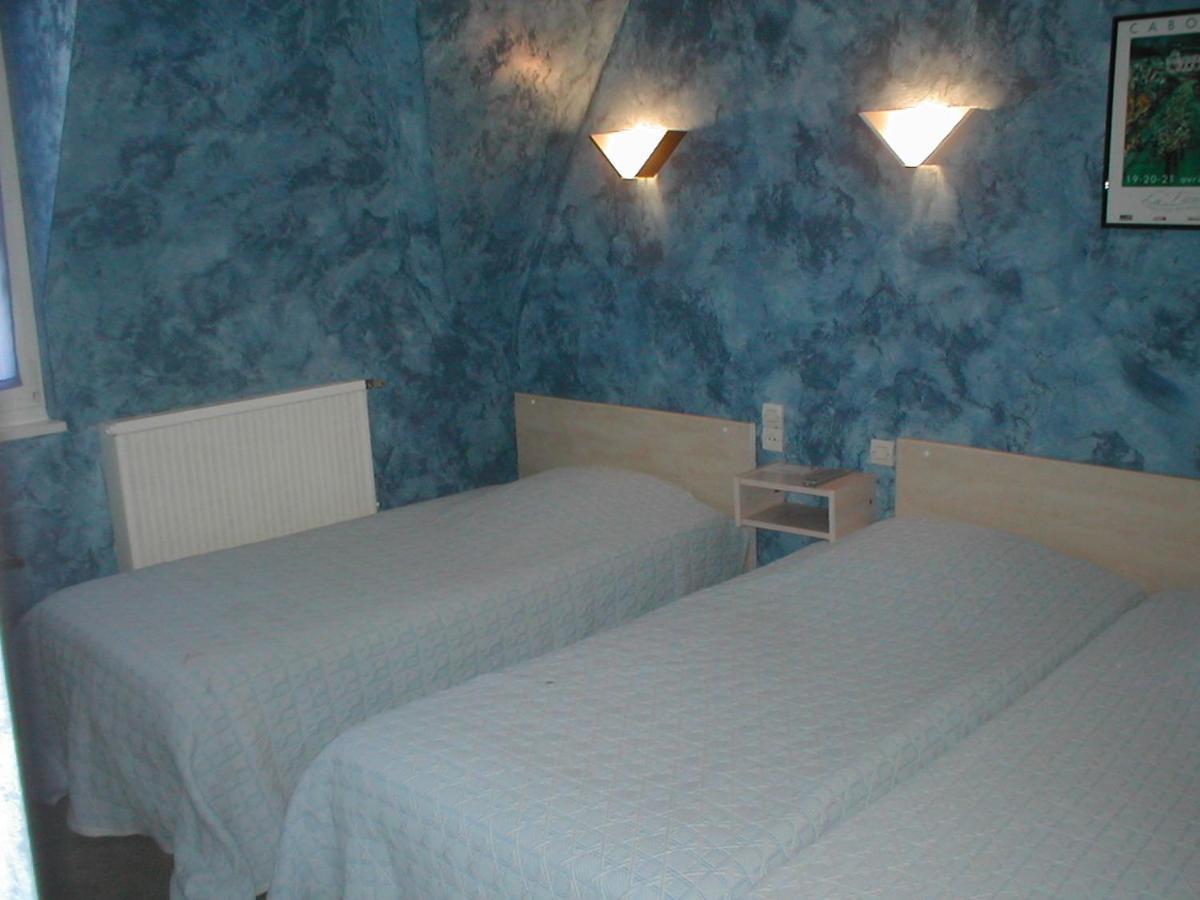 Hotel La Champagne Ardenne Кабур Стая снимка