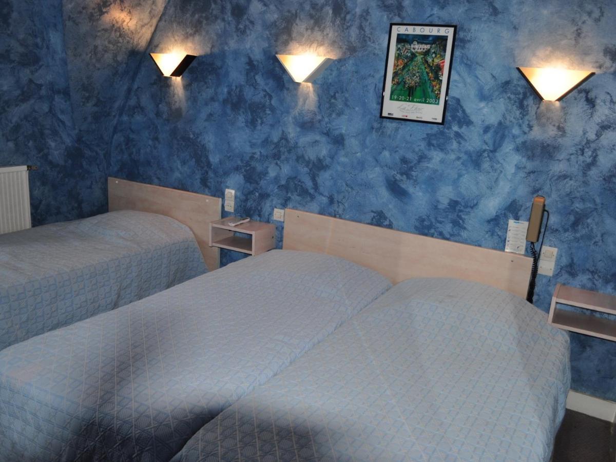 Hotel La Champagne Ardenne Кабур Стая снимка