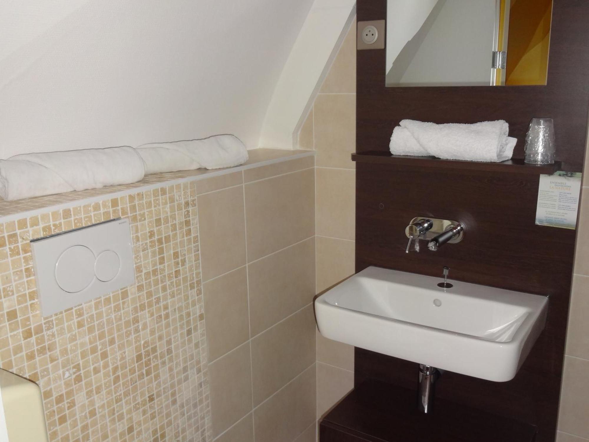 Hotel La Champagne Ardenne Кабур Стая снимка