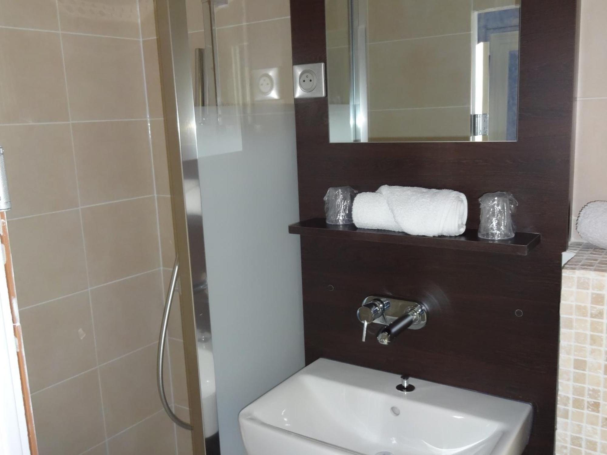 Hotel La Champagne Ardenne Кабур Стая снимка