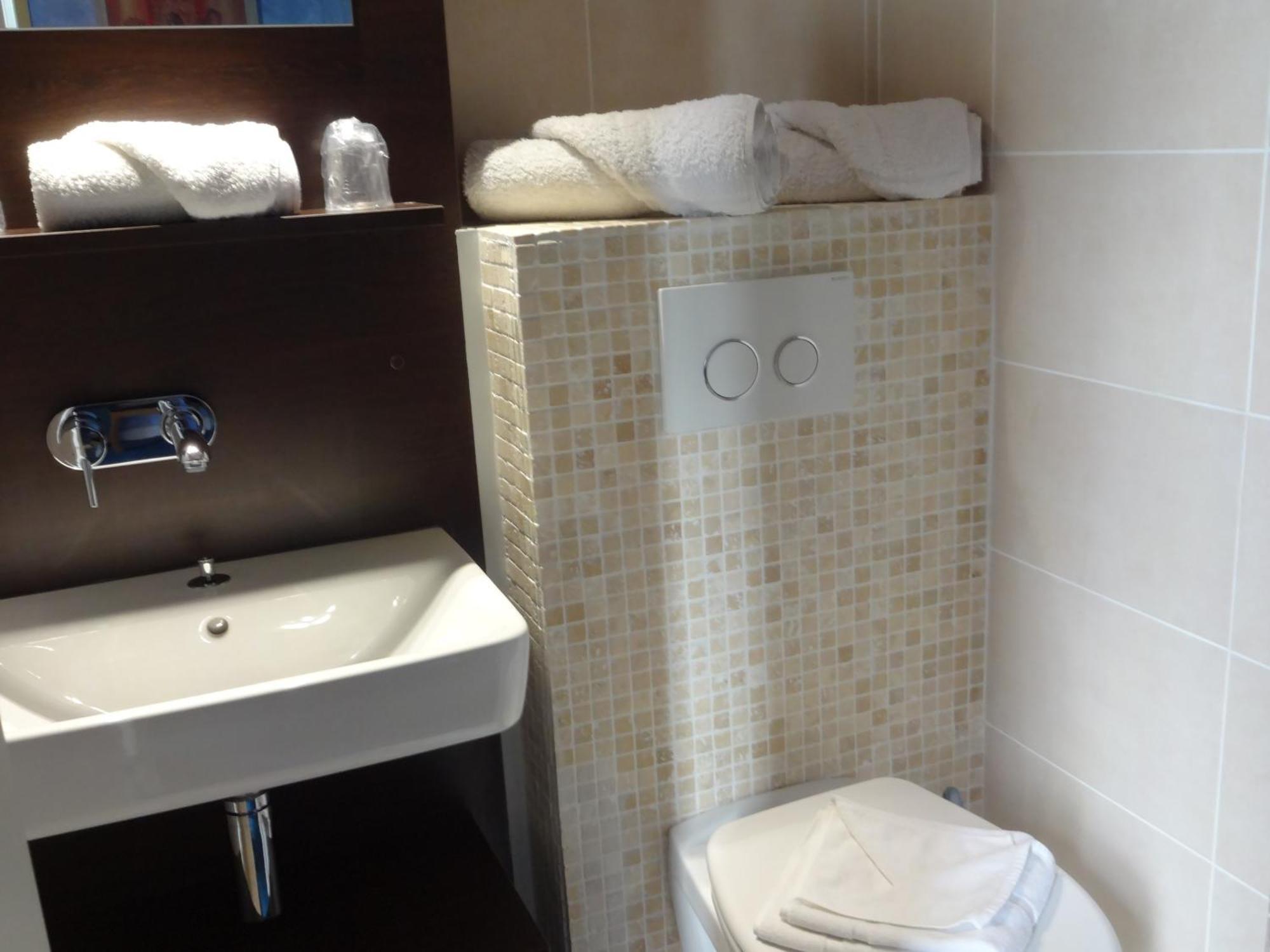 Hotel La Champagne Ardenne Кабур Стая снимка